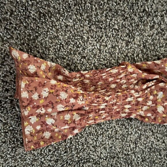 Womens size small floral crop top. Tie front. Bell sleeves. Floral & rust color - Picture 8 of 8